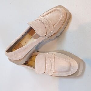 Dolce Vita, Elias, Light beige suede lug heel loafer. Size 7